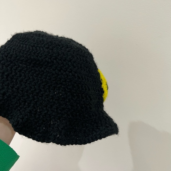 Handmade crochet hat smiley face - Picture 2 of 2